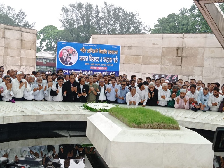জিয়াউর রহমানের মাজার জিয়ারত